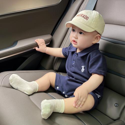 夏季新生儿穿什么图片？新手爸妈必看的清凉穿搭指南来了！-第1张图片-郑州医学网