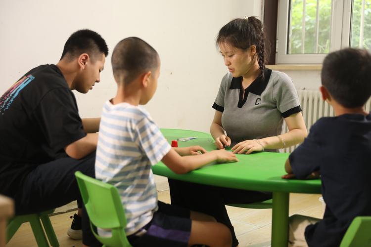 如何设计适合自闭症儿童的游戏？关键点有哪些？-第2张图片-郑州医学网