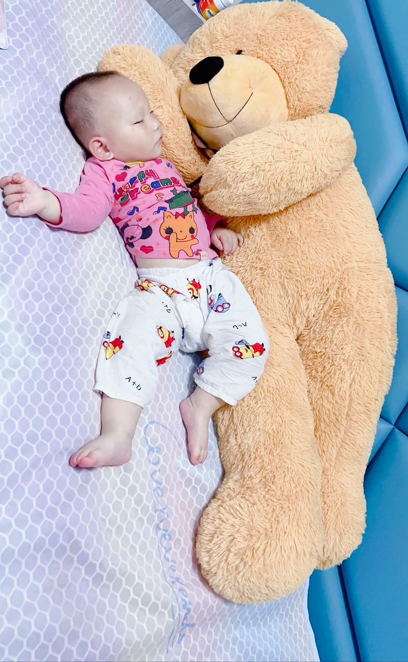 新生儿晚上搂着睡安全吗？搂睡图片里的姿势暗藏哪些风险？-第2张图片-郑州医学网