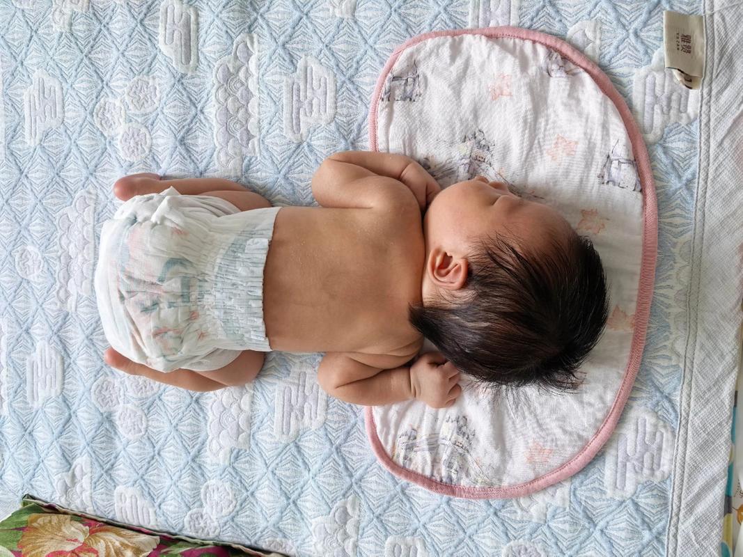 新生儿多久能学会趴着抬头？发育关键期与训练方法全解析-第3张图片-郑州医学网