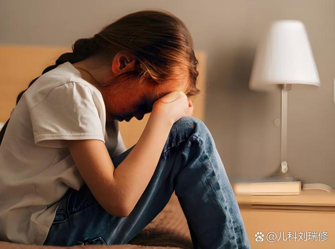 儿童焦虑症早期症状有哪些容易被家长忽视的信号?-第1张图片-郑州医学网 儿童焦虑症早期症状有哪些容易被家长忽视的信号?-第1张图片-郑州医学网