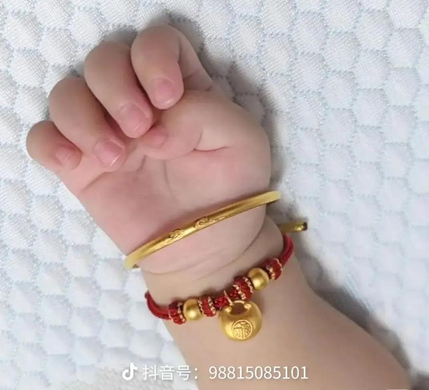 新生儿戴首饰安全吗？材质怎么选才不会过敏？-第1张图片-郑州医学网