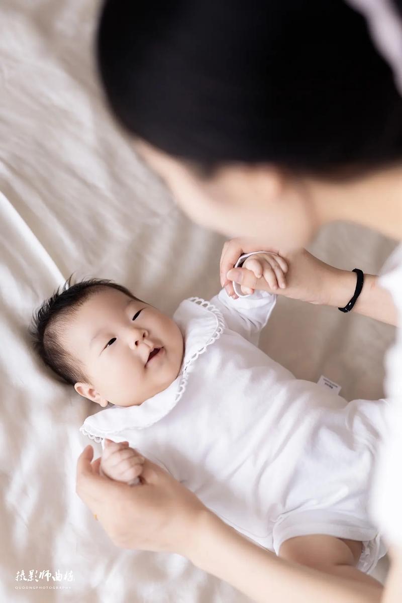 如何判定新生儿有凝视-第2张图片-郑州医学网