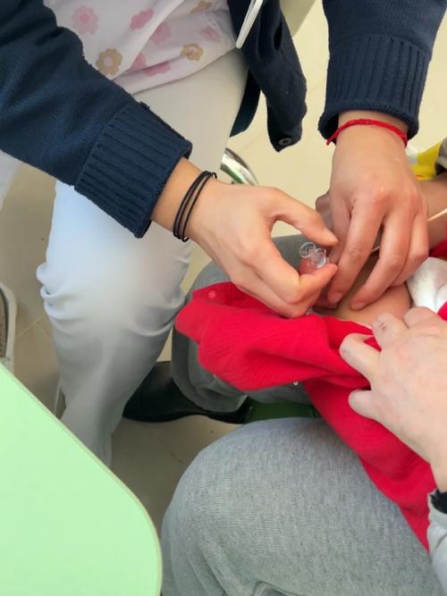 新生儿打针本本去哪里领?需要准备什么材料吗?-第2张图片-郑州医学网 新生儿打针本本去哪里领?需要准备什么材料吗?-第2张图片-郑州医学网