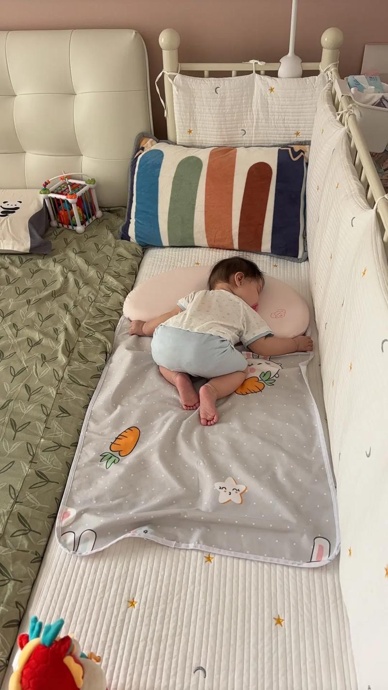 新生儿睡觉哪种躺姿最安全？仰卧、侧卧还是俯卧？科学育儿指南来解答！-第1张图片-郑州医学网