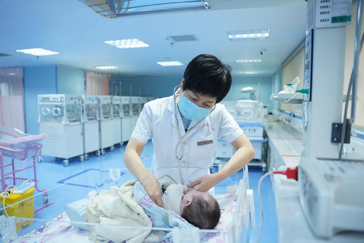 新生儿从医院回家有哪些讲究？家长需注意哪些细节？-第1张图片-郑州医学网