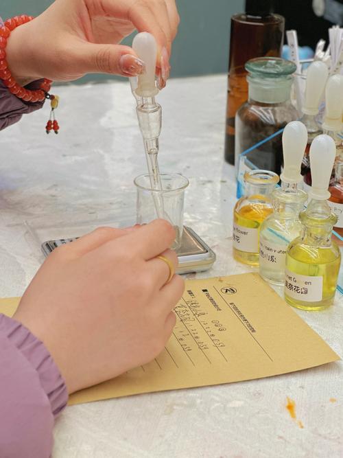 备孕期间闻到化学气味会影响胎儿健康吗？该如何应对和防护？-第2张图片-郑州医学网