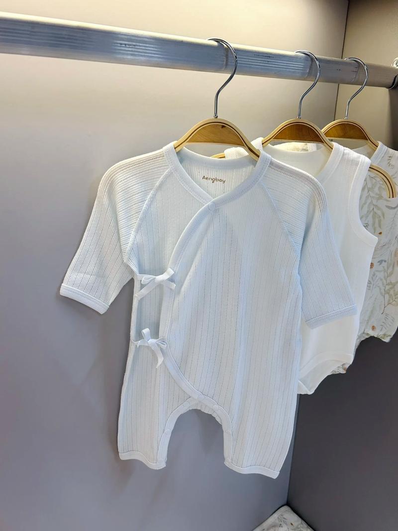 新生儿连体衣和分体衣到底哪个更实用？选购时要注意哪些关键点？-第1张图片-郑州医学网