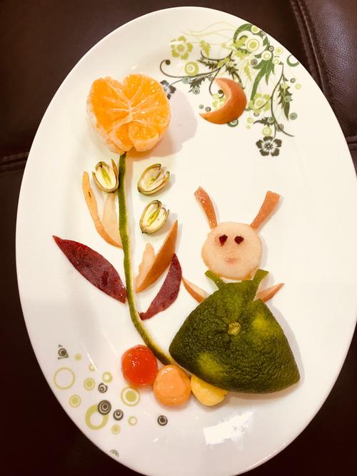 如何用水果做出可爱的儿童小兔子拼盘？需要哪些食材和步骤？-第3张图片-郑州医学网