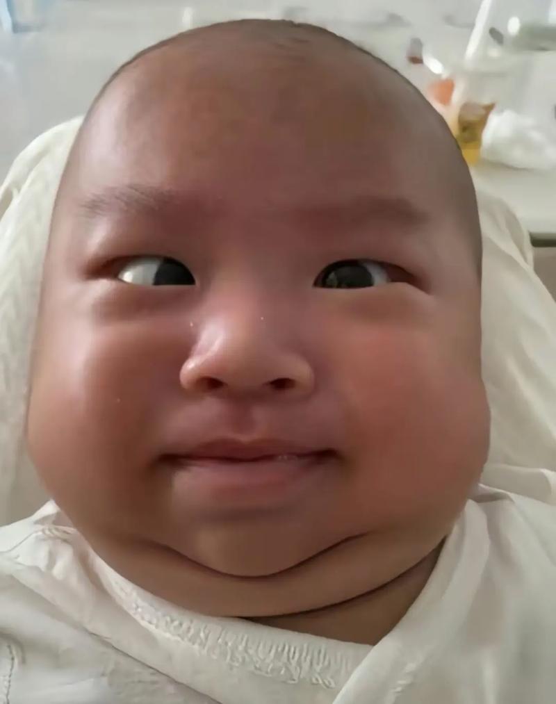 为什么新生儿宝宝出生后会变丑？这些丑照背后的真相是什么？-第2张图片-郑州医学网